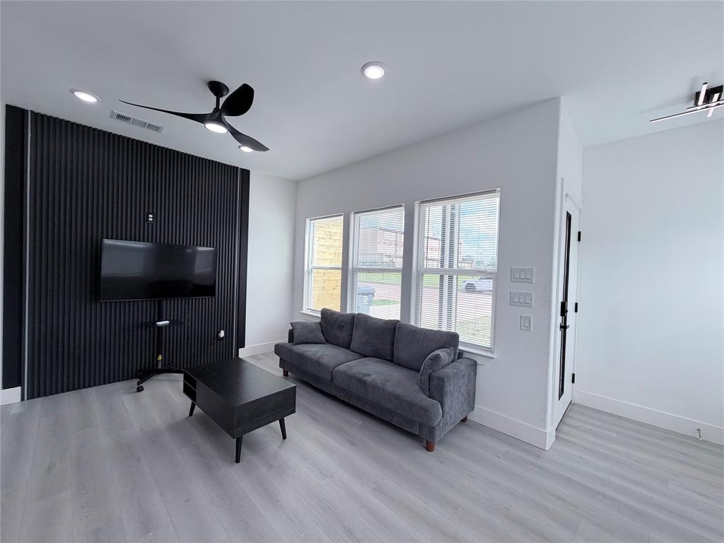 3301 Garden Lane, Dallas, TX 75215