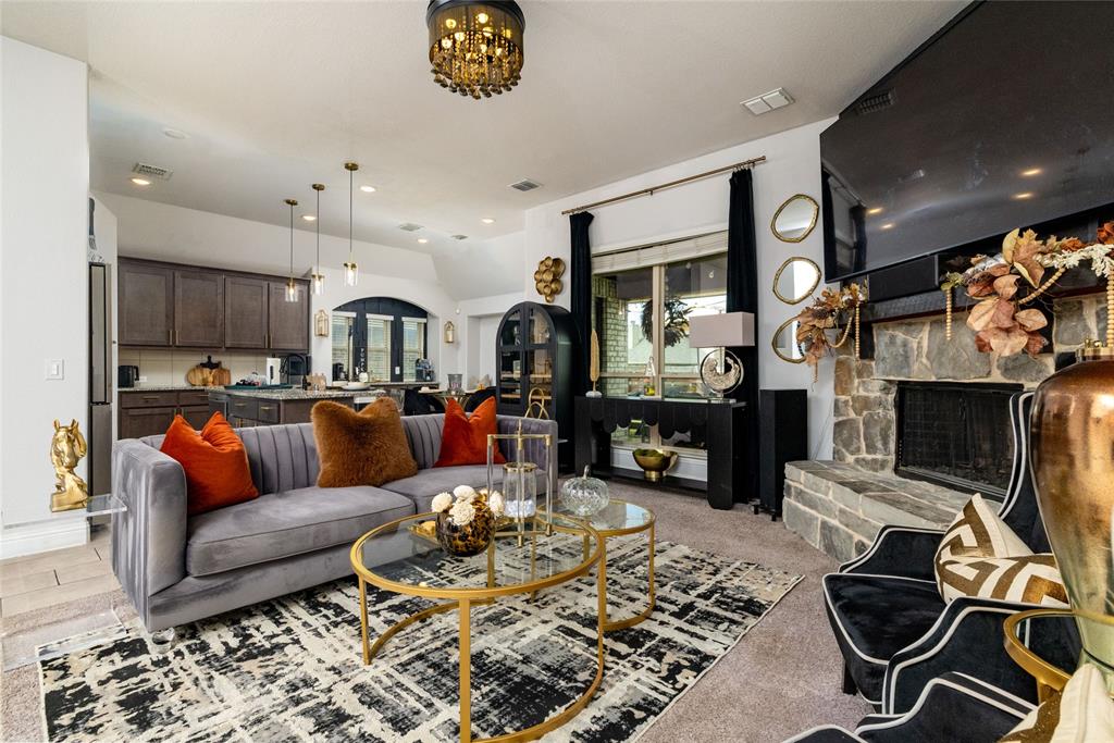 1020 Longbow Drive, Godley, TX 76044