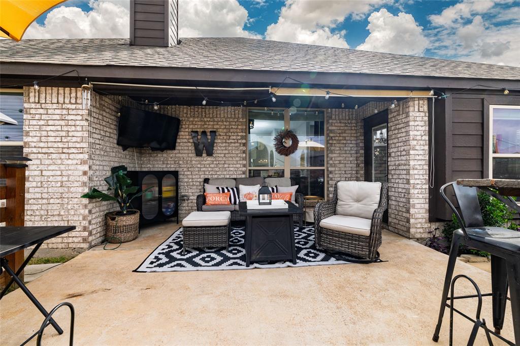 1020 Longbow Drive, Godley, TX 76044
