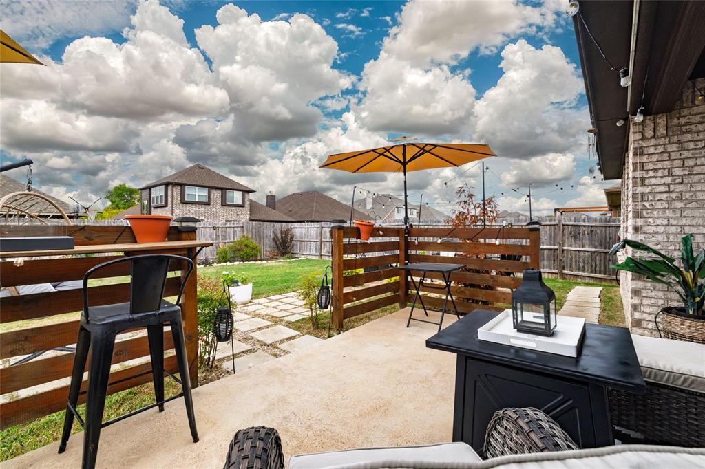 1020 Longbow Drive, Godley, TX 76044