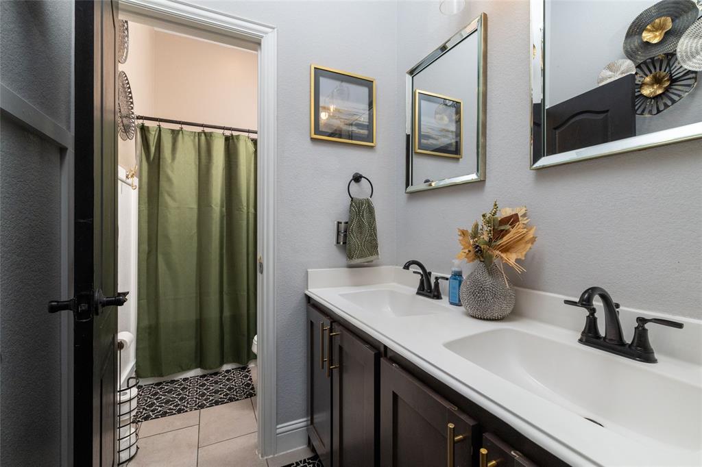 1020 Longbow Drive, Godley, TX 76044