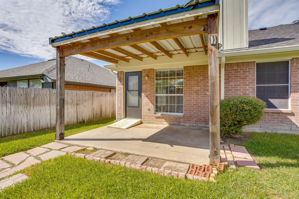 6221 St Leonard Drive, Arlington, TX 76001