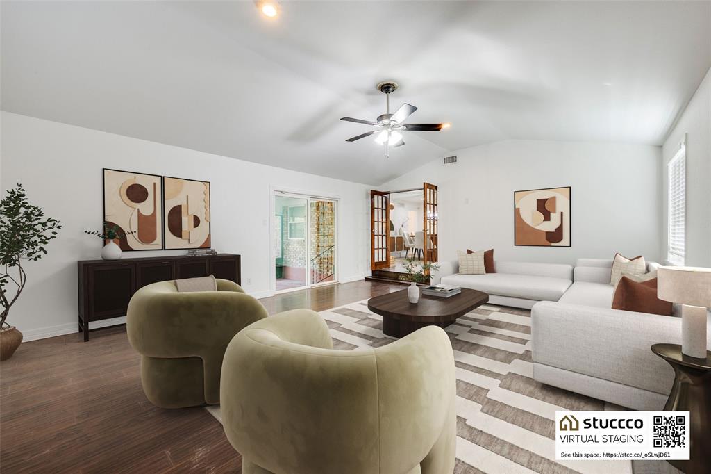Another huge living area!
