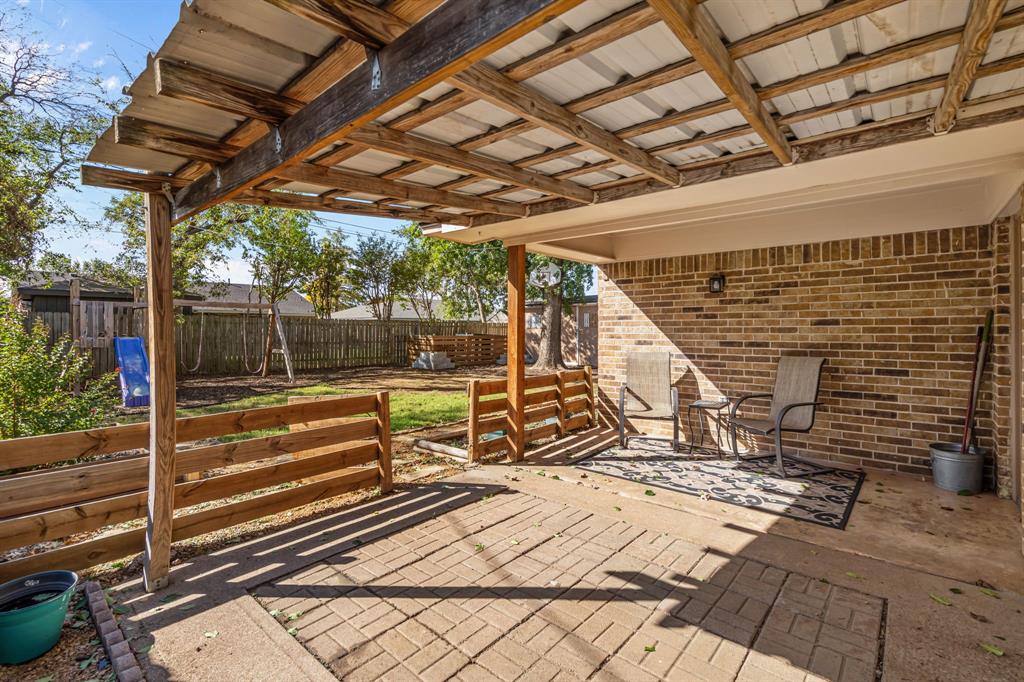102 Allen Drive, Sanger, TX 76266