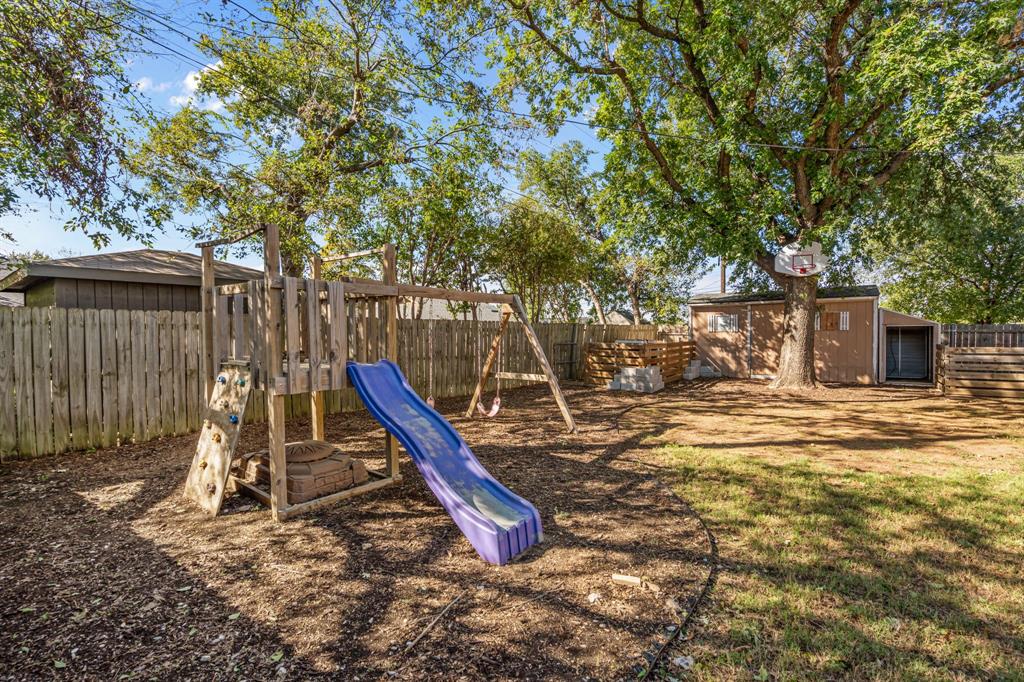 102 Allen Drive, Sanger, TX 76266