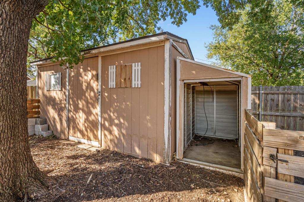 102 Allen Drive, Sanger, TX 76266