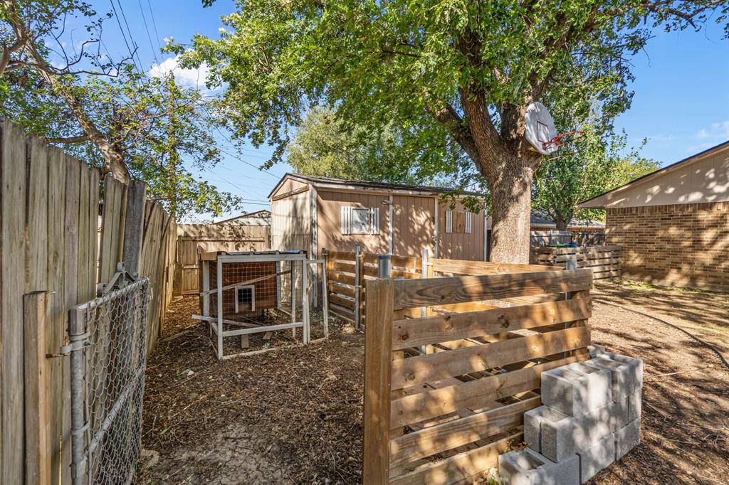 102 Allen Drive, Sanger, TX 76266