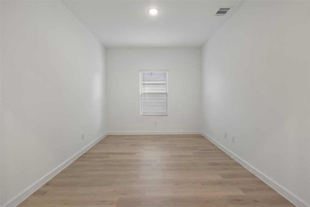 2113 Maple Ridge Drive, Van Alstyne, TX 75495