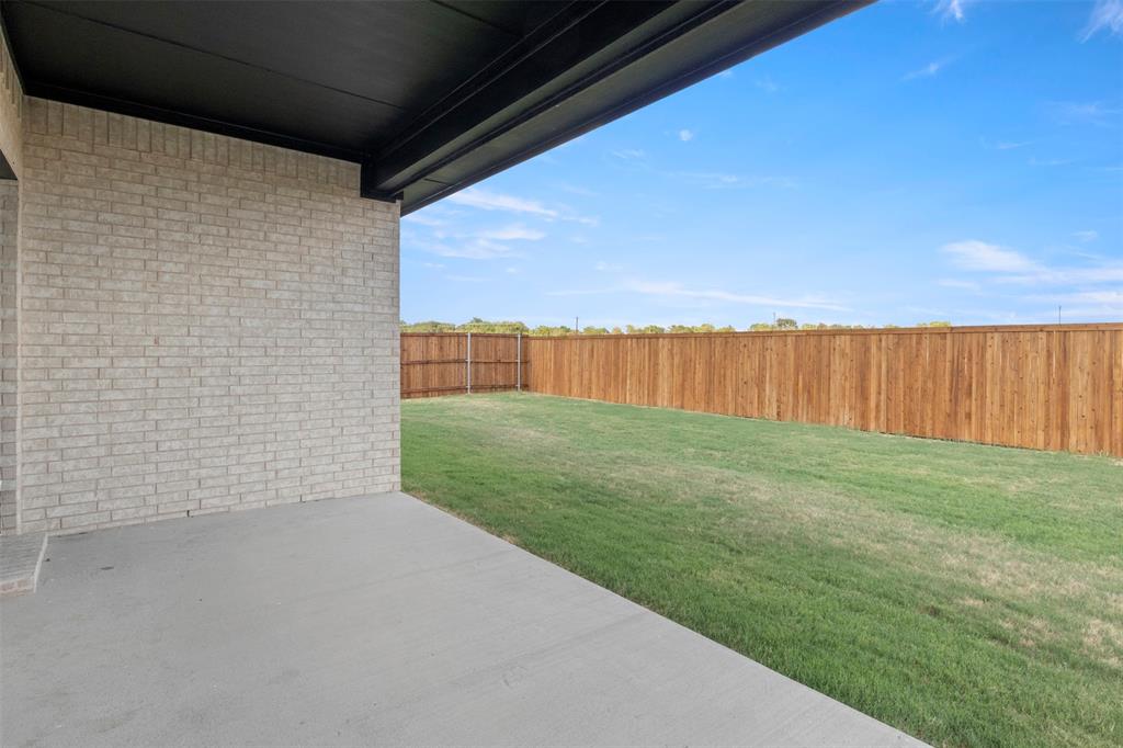 2113 Maple Ridge Drive, Van Alstyne, TX 75495