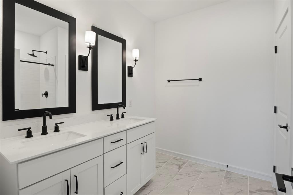 2113 Maple Ridge Drive, Van Alstyne, TX 75495