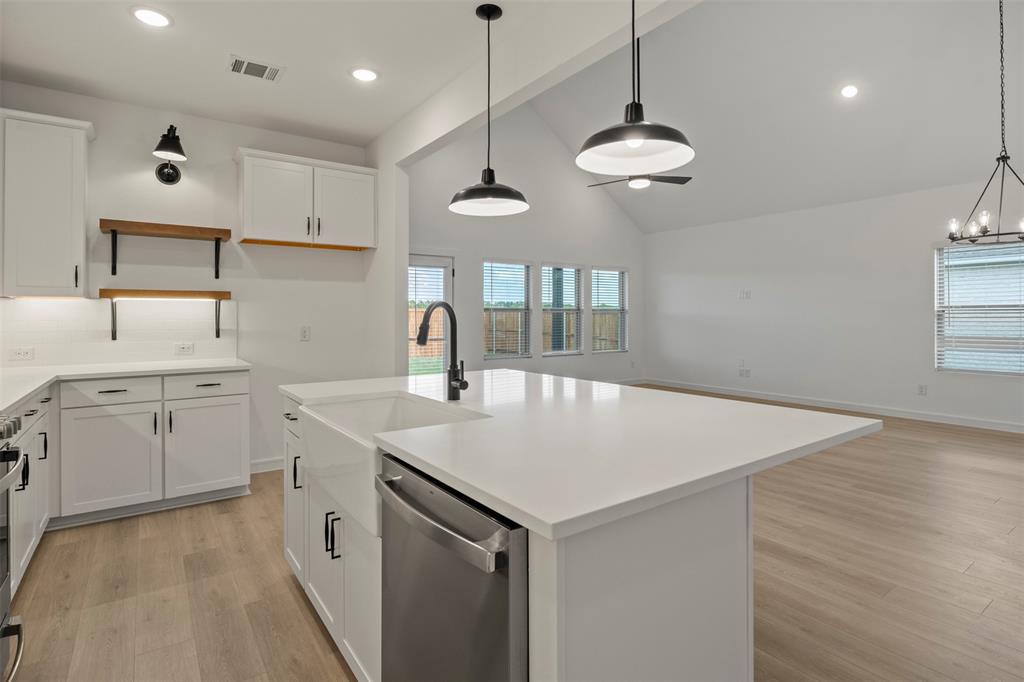 2113 Maple Ridge Drive, Van Alstyne, TX 75495