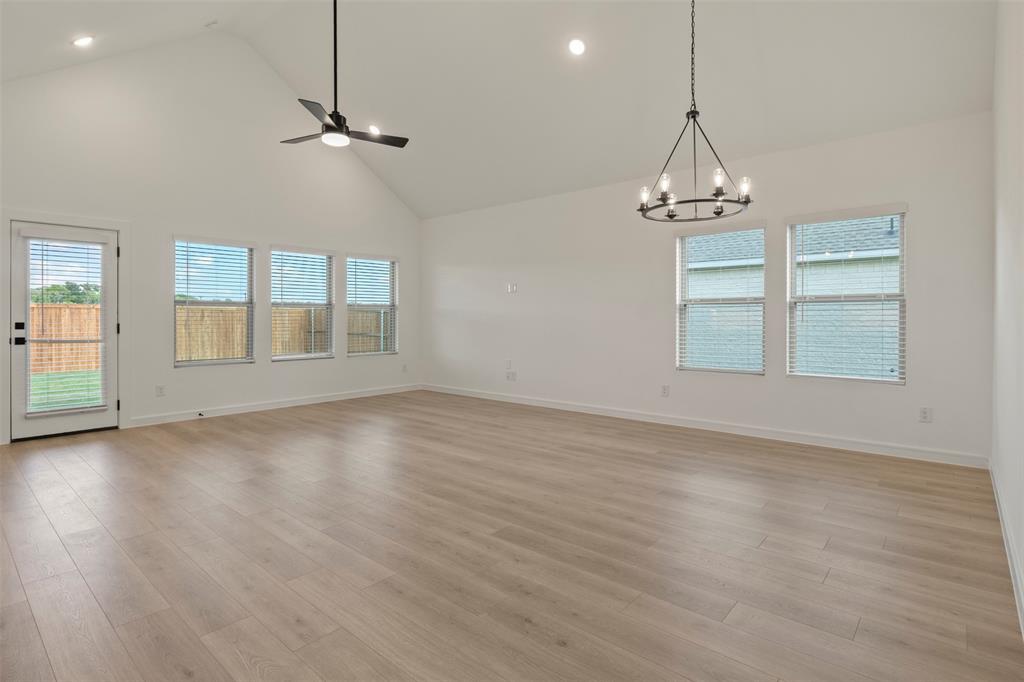 2113 Maple Ridge Drive, Van Alstyne, TX 75495