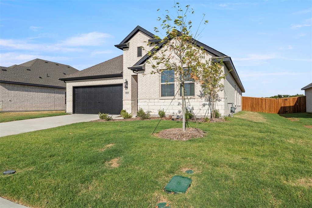 2113 Maple Ridge Drive, Van Alstyne, TX 75495