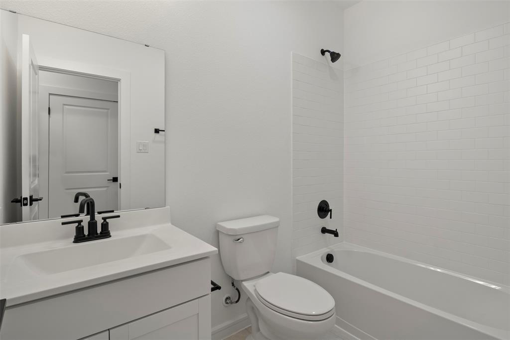 2113 Maple Ridge Drive, Van Alstyne, TX 75495
