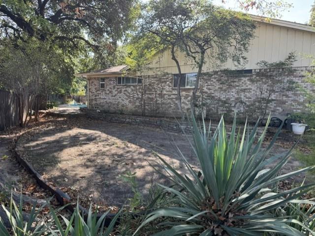 Large side yard