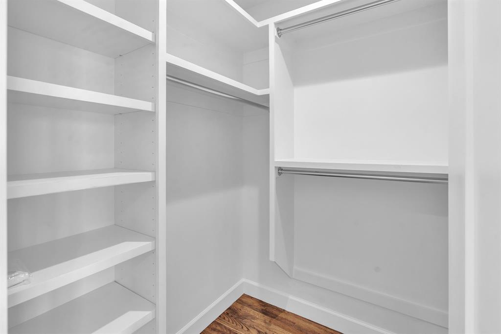 Walk in closets in all bedrooms