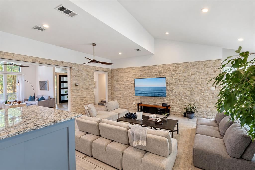 7326 Spring Valley Road, Dallas, TX 75254
