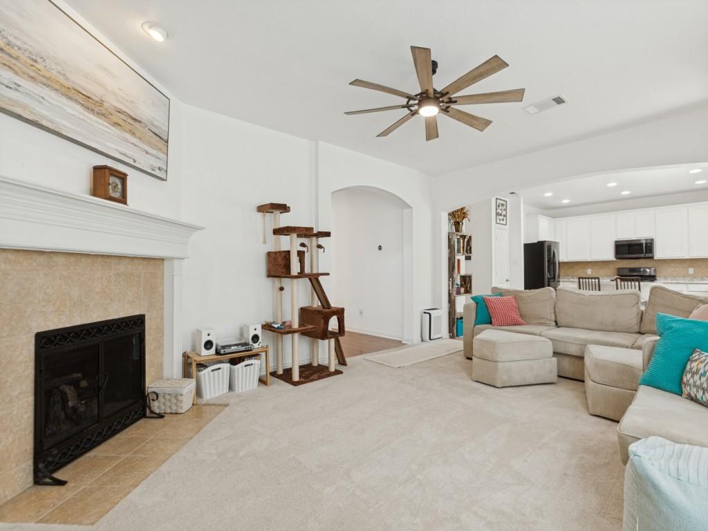 810 Grove Drive, Garland, TX 75040 810 Grove Drive, Garland, TX 75040
