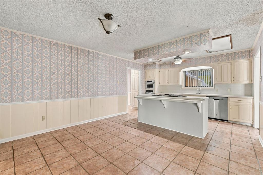 741 S 1st Street, Hewitt, TX 76643