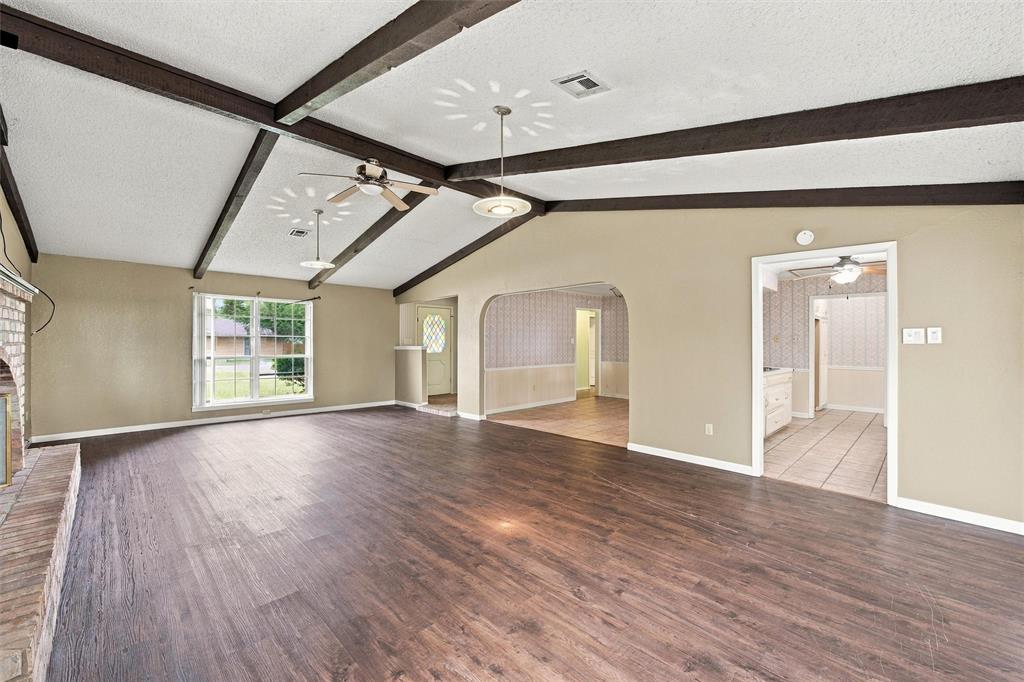 741 S 1st Street, Hewitt, TX 76643