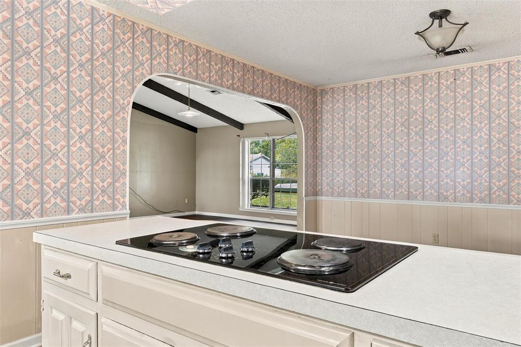 741 S 1st Street, Hewitt, TX 76643