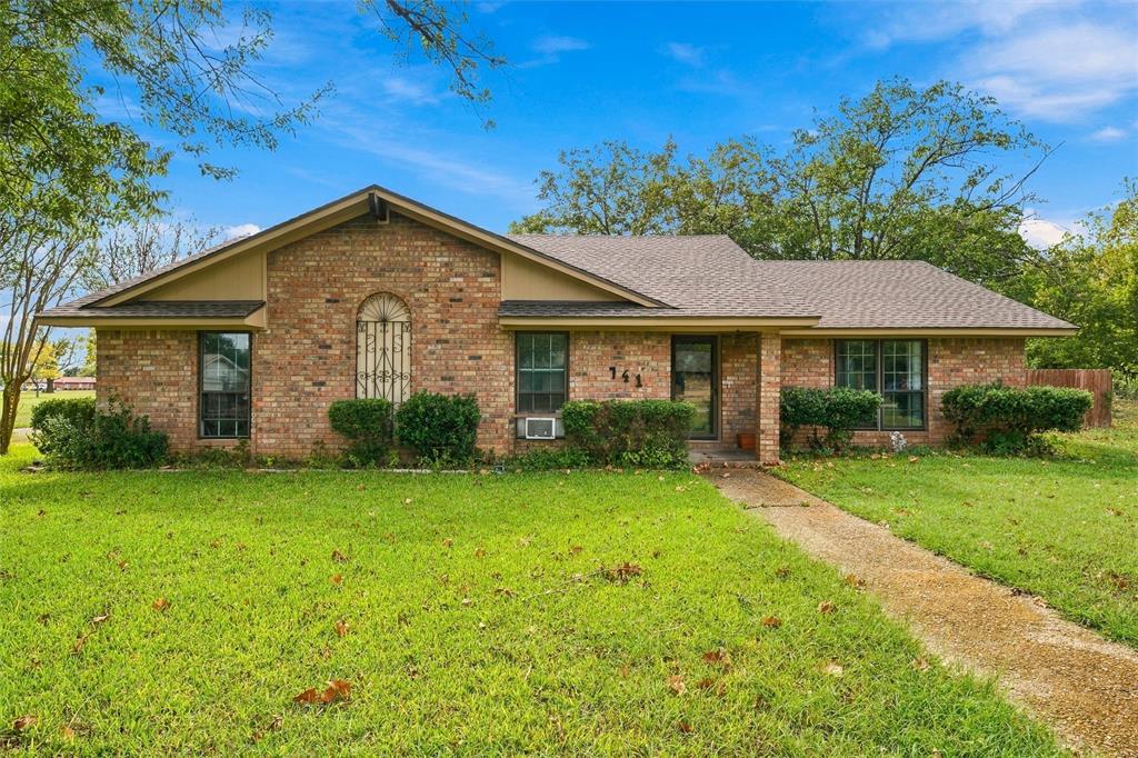 741 S 1st Street, Hewitt, TX 76643 741 S 1st Street, Hewitt, TX 76643