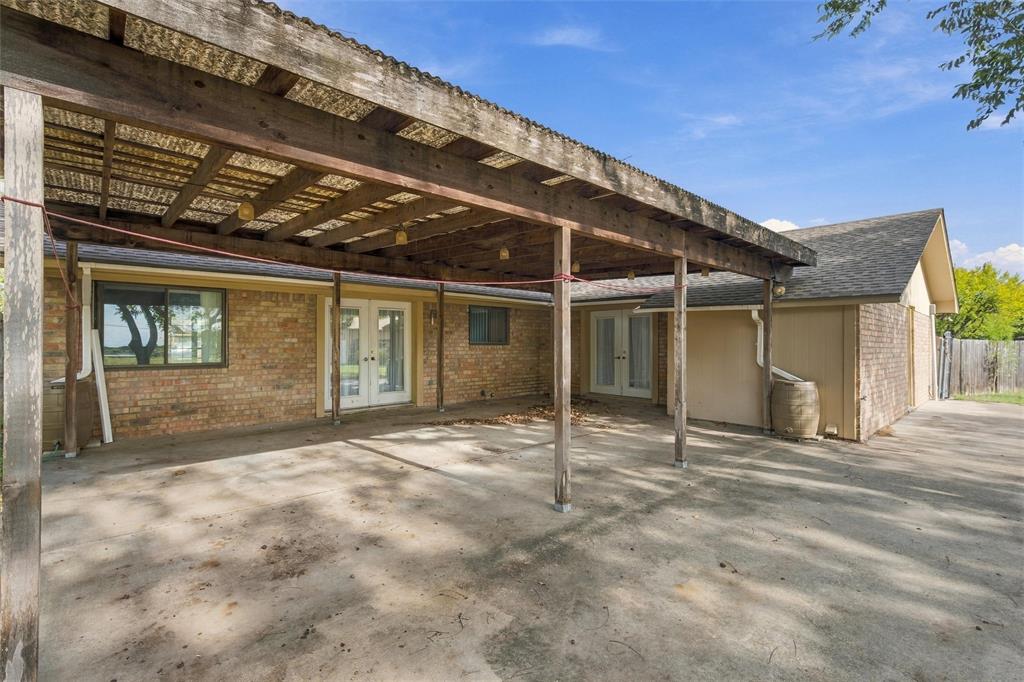 741 S 1st Street, Hewitt, TX 76643