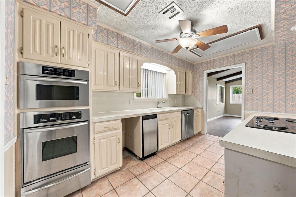 741 S 1st Street, Hewitt, TX 76643
