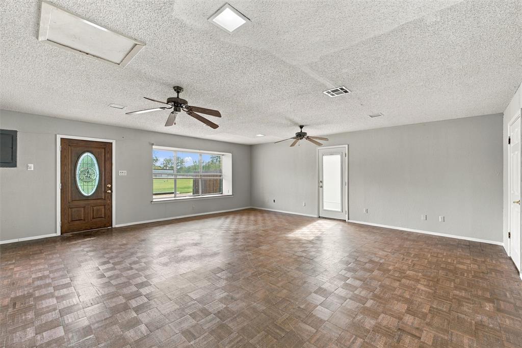741 S 1st Street, Hewitt, TX 76643