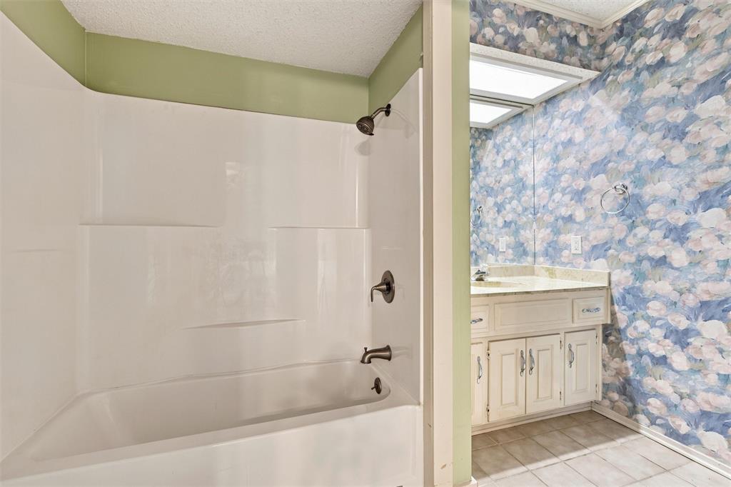 741 S 1st Street, Hewitt, TX 76643