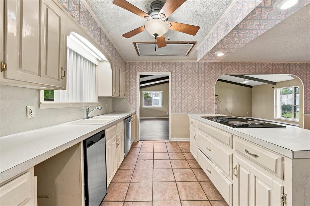 741 S 1st Street, Hewitt, TX 76643