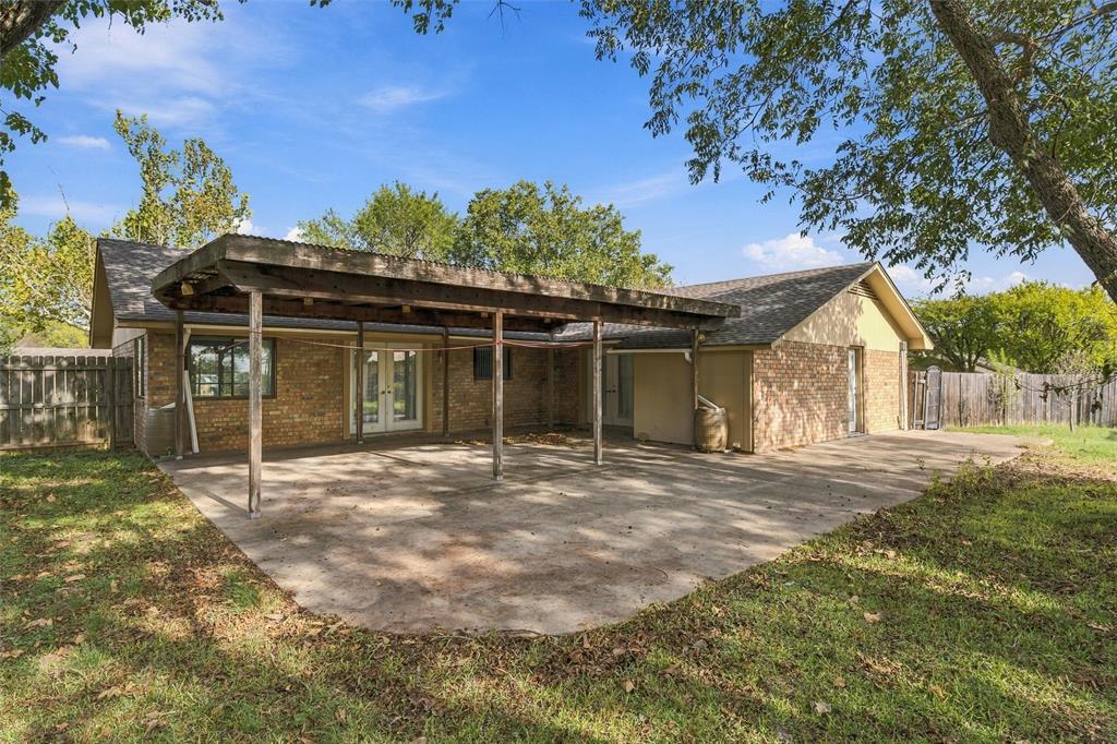 741 S 1st Street, Hewitt, TX 76643
