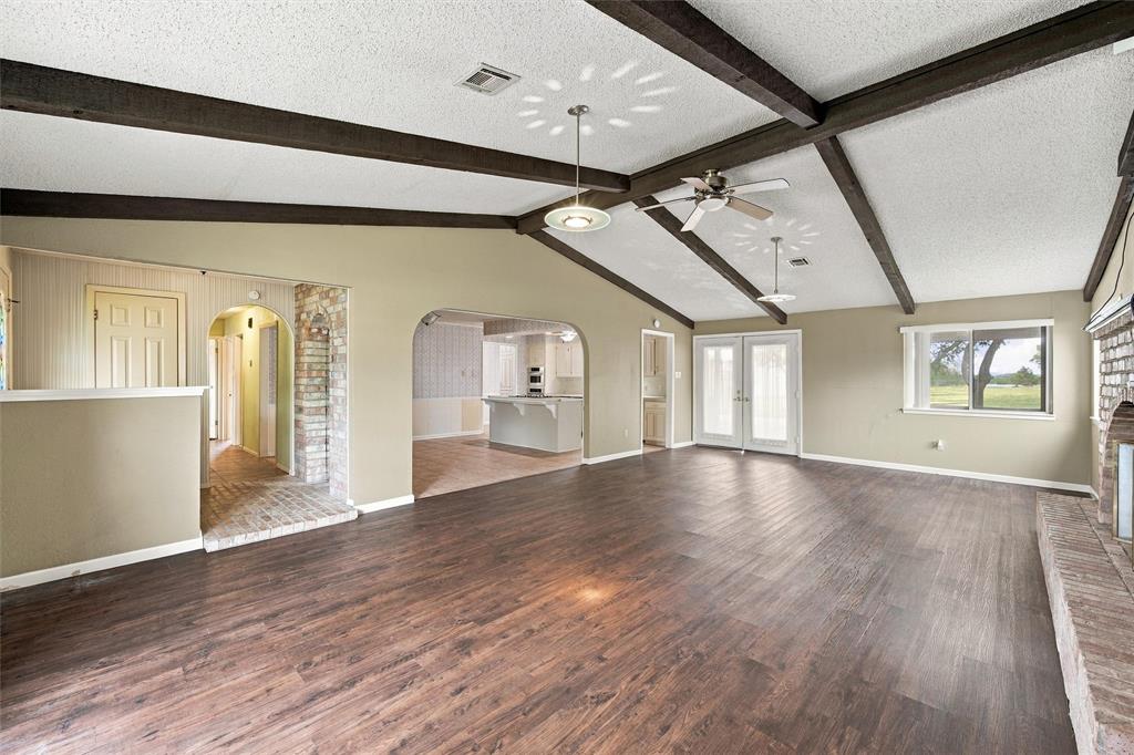 741 S 1st Street, Hewitt, TX 76643