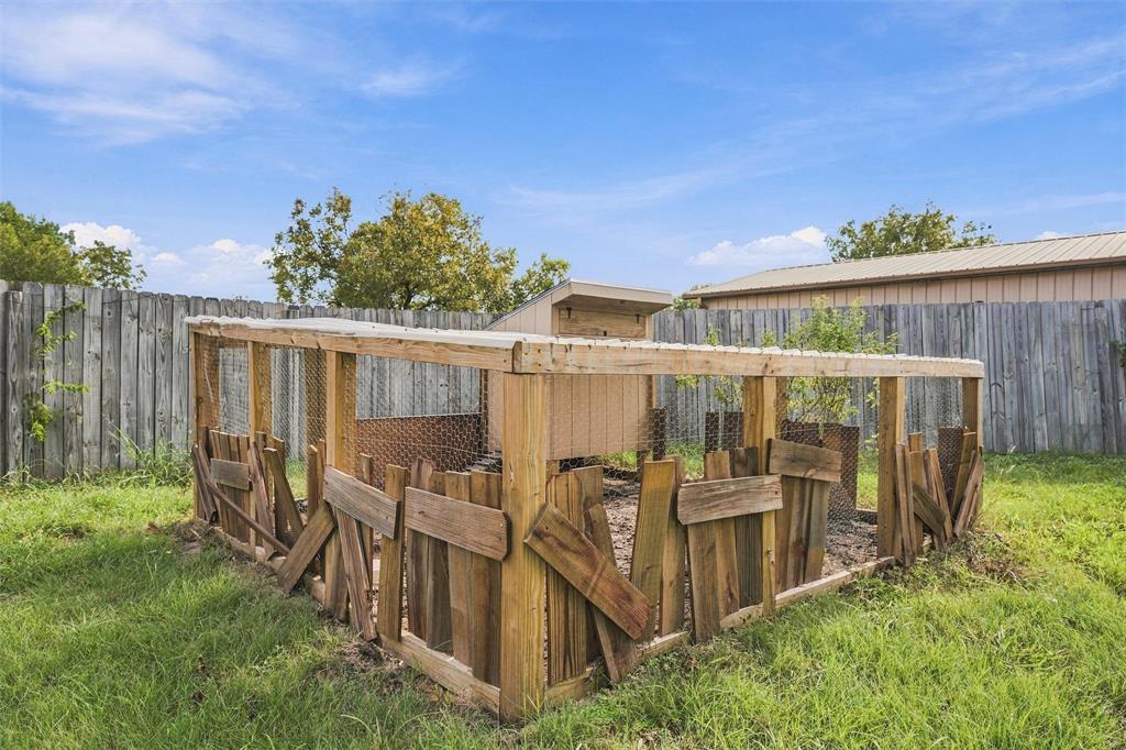 741 S 1st Street, Hewitt, TX 76643