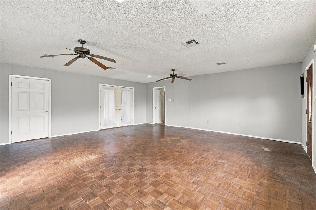 741 S 1st Street, Hewitt, TX 76643