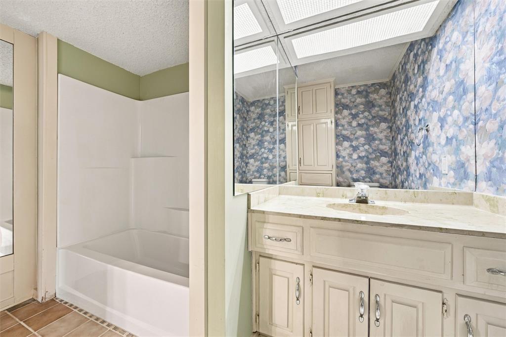 741 S 1st Street, Hewitt, TX 76643