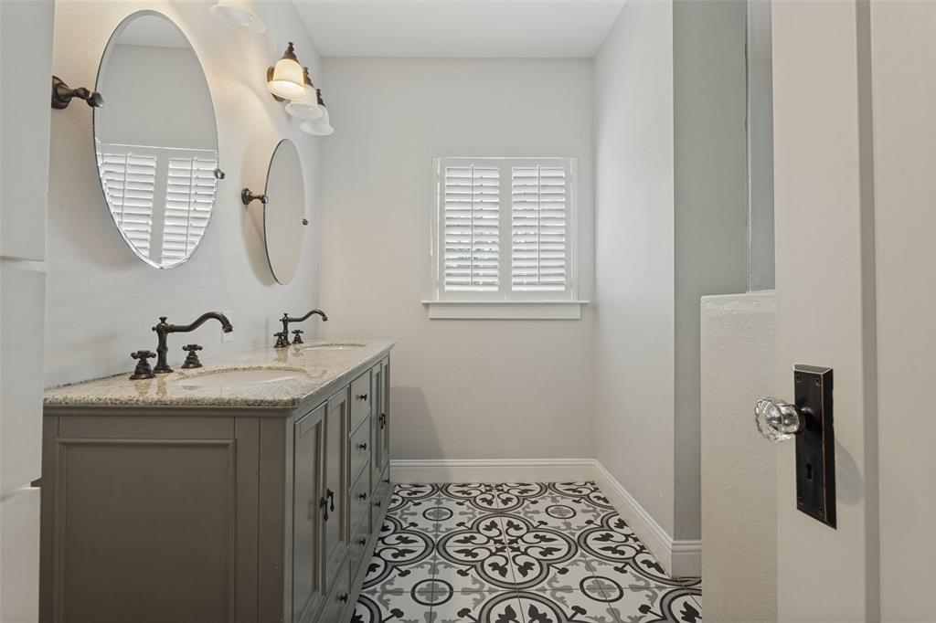 1221 Main Street, Garland, TX 75040