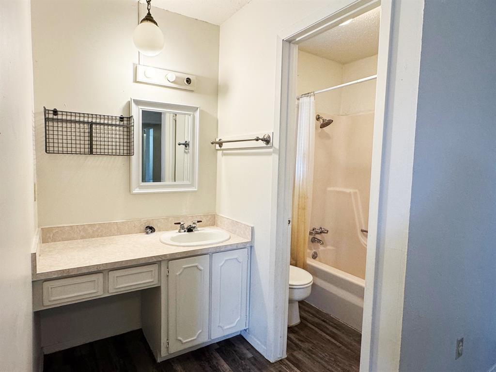 Primary bedroom ensuite bathroom