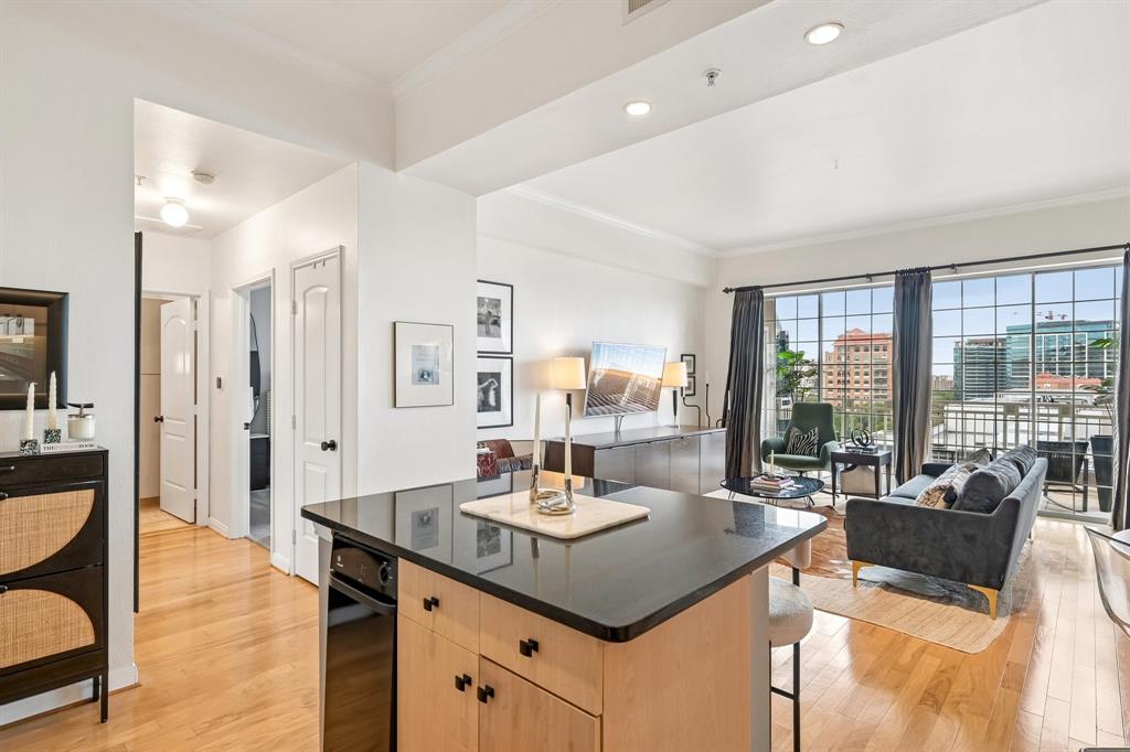 3225 Turtle Creek Boulevard, #914, Dallas, TX 75219