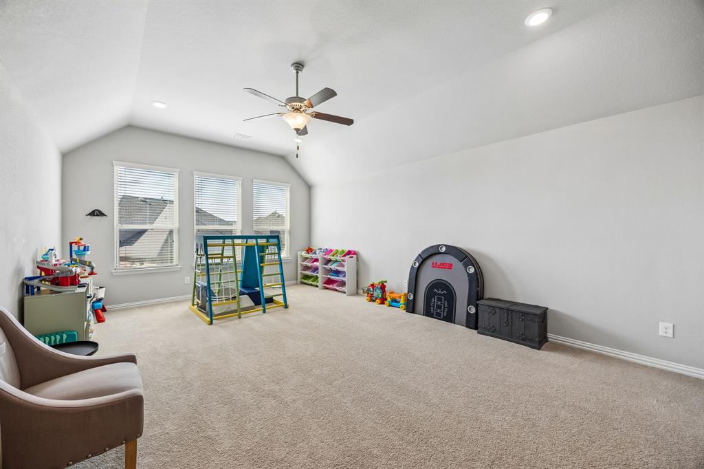 Large gameroom upstairs