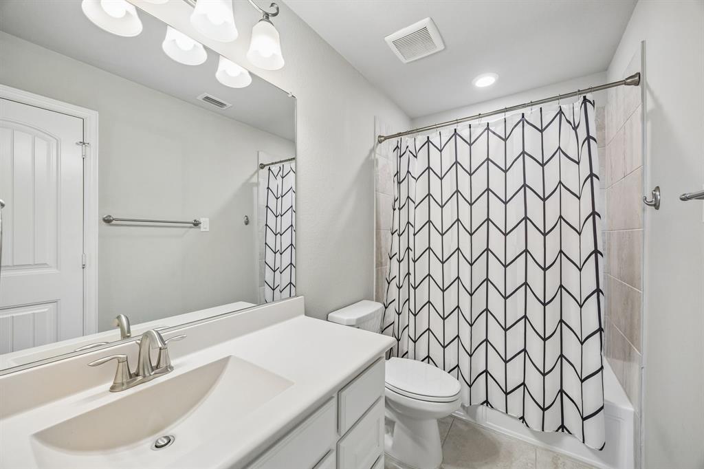 Another full bathroom upstairs