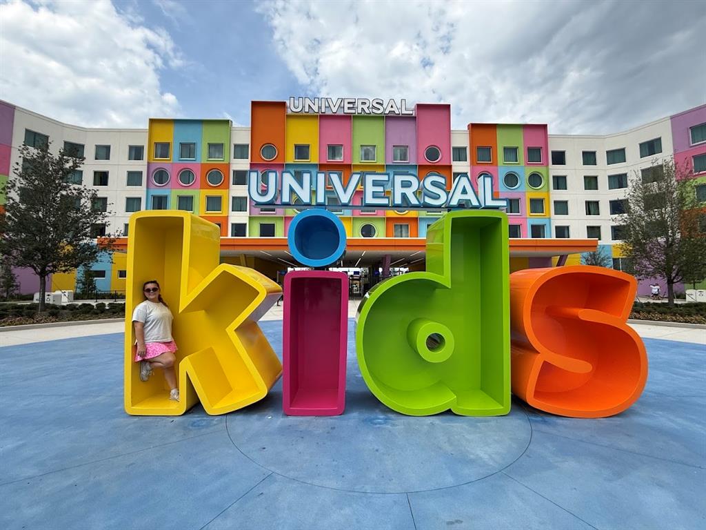 UNIVERSAL KIDS