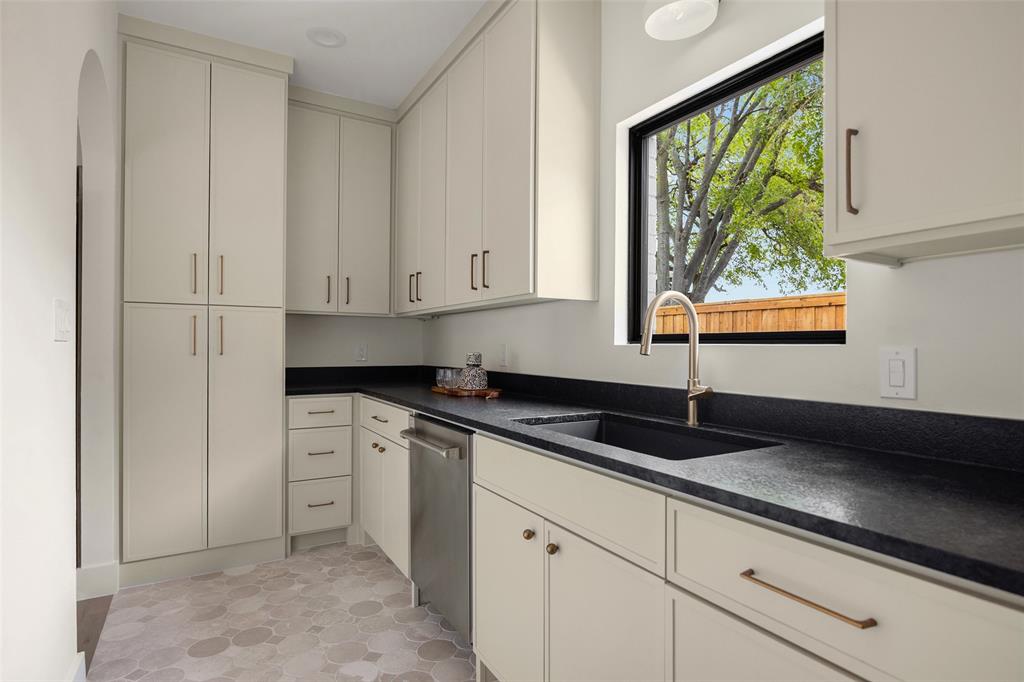 14518 Park Lake Court, Farmers Branch, TX 75234