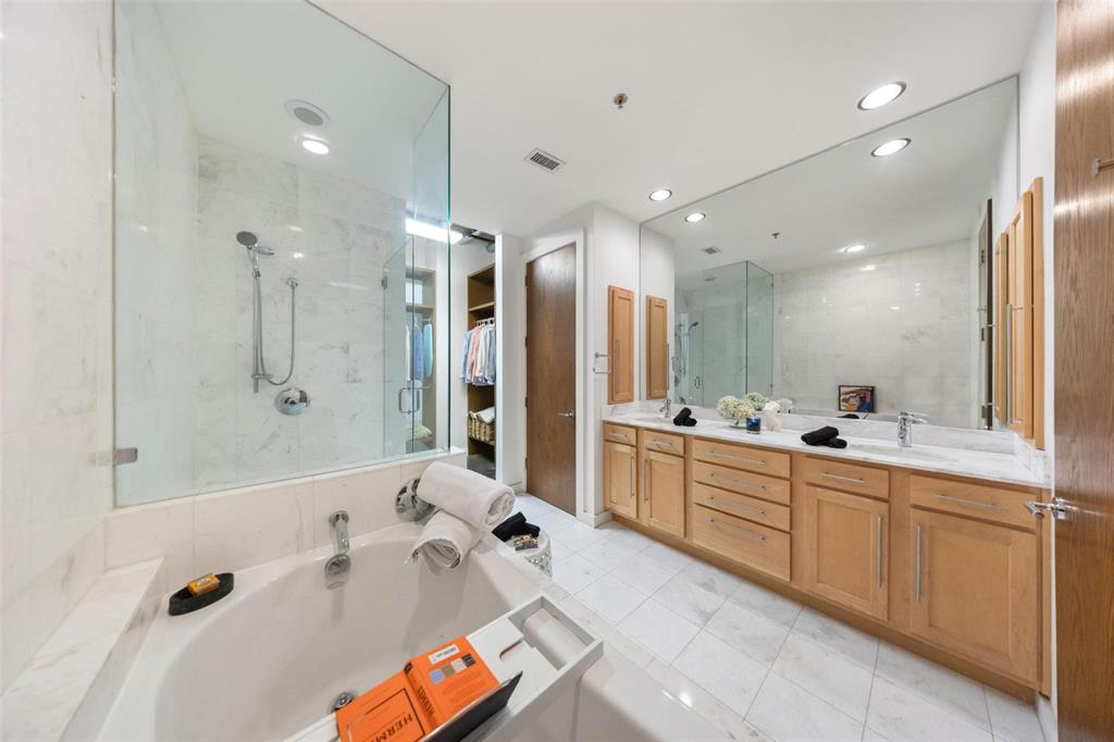 Primary en suite Bath