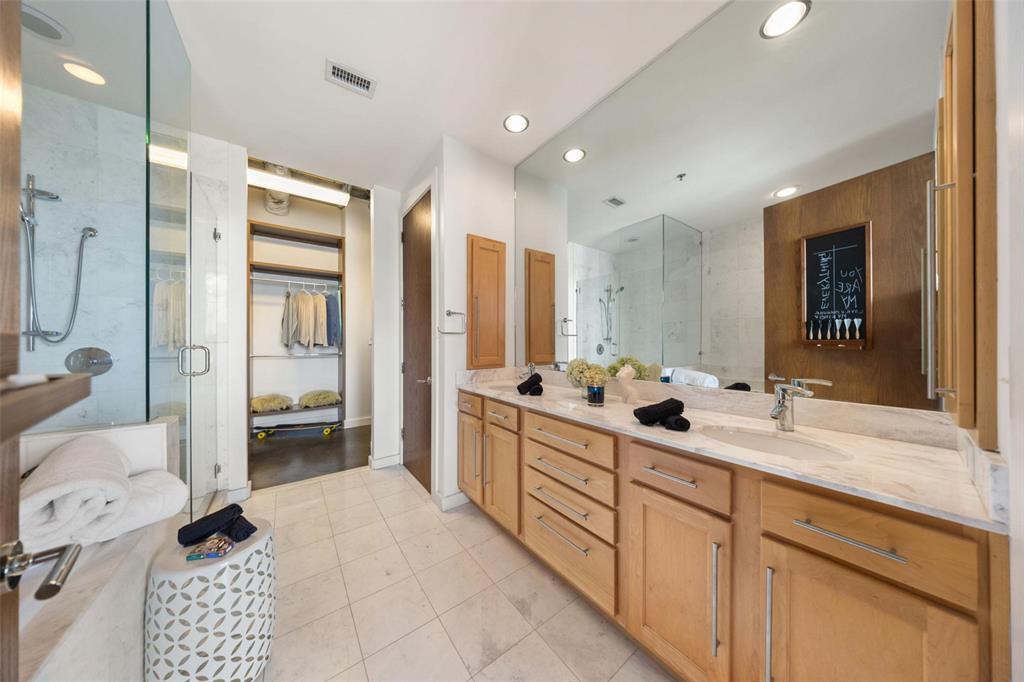 Primary en suite Bath