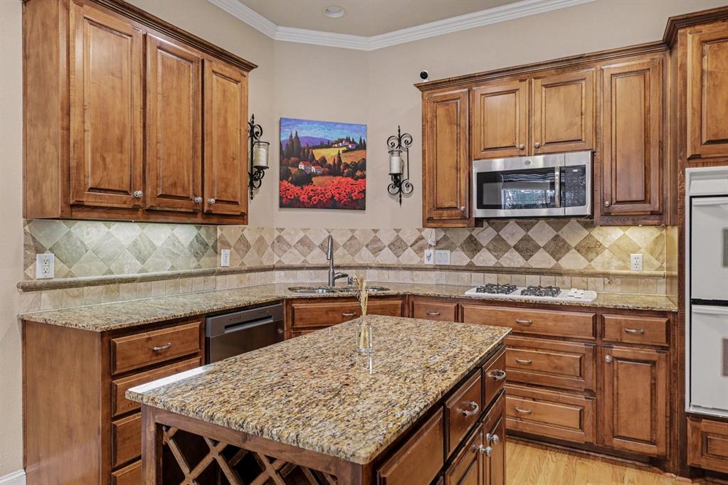 2811 Welborn Street, Dallas, TX 75219