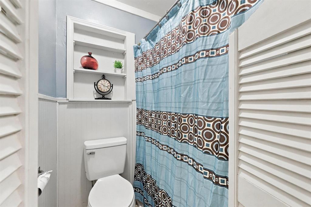 1306 Hillside Drive, Gainesville, TX 76240