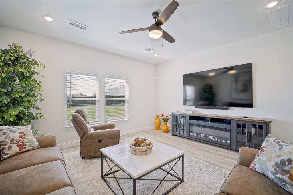 722 Lauren Grove Lane, Forney, TX 75126