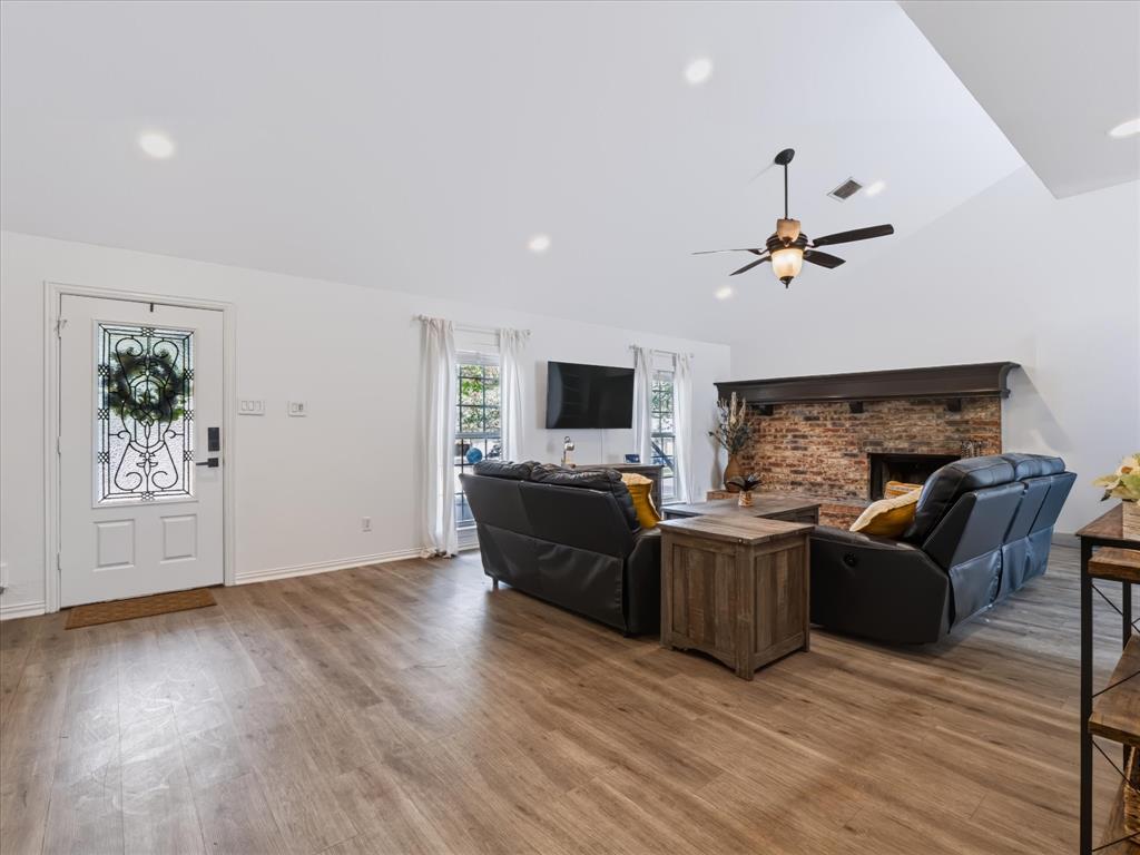 208 Wildbriar Street, Euless, TX 76039
