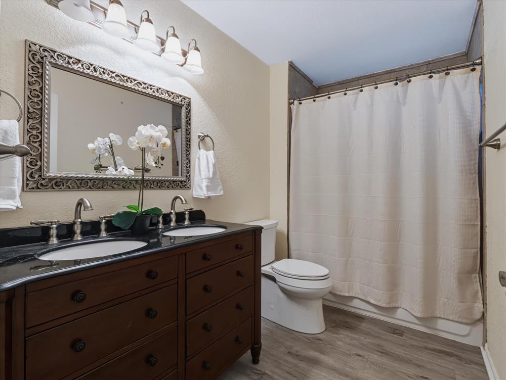 208 Wildbriar Street, Euless, TX 76039